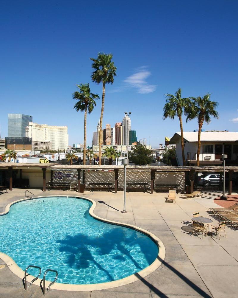 Days Inn By Wyndham Las Vegas Wild Wild West Gambling Hall Exterior photo