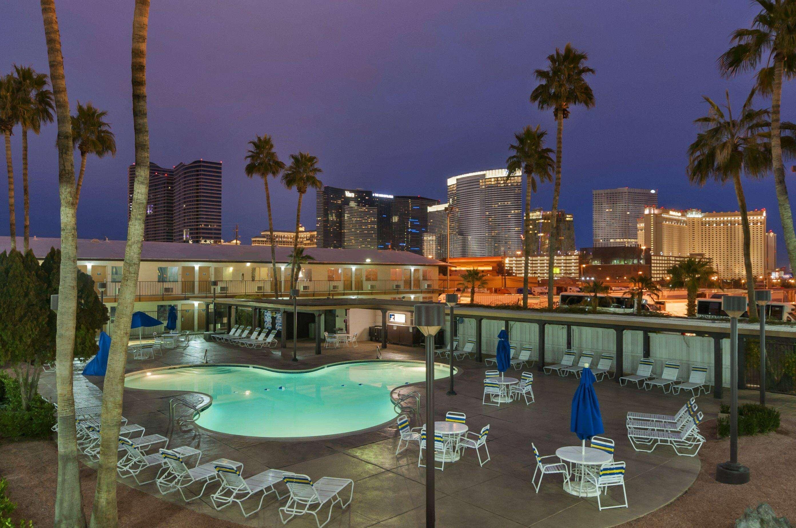 Days Inn By Wyndham Las Vegas Wild Wild West Gambling Hall Exterior photo